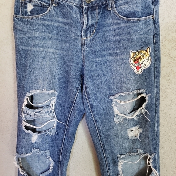 Articles of Society jeans size 25 with patches boyfriend style - Picture 10 of 12